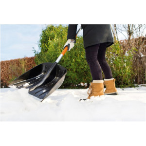 Lopata pentru zapada Fiskars SnowXpert neagra