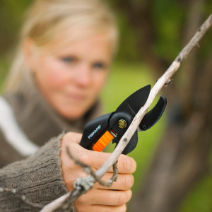 Foarfeca cu nicovala Fiskars P25