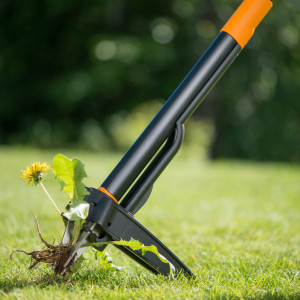Dispozitiv pentru smuls buruieni Fiskars Xact